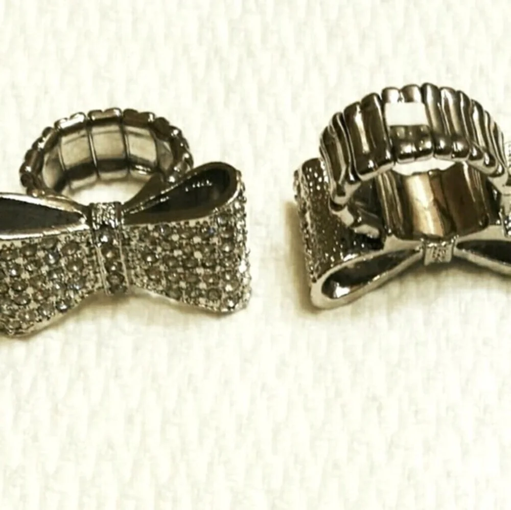 Rhinestoned Silver Tone Bow Stretchy Ring